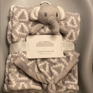 Baby blanket with lovey